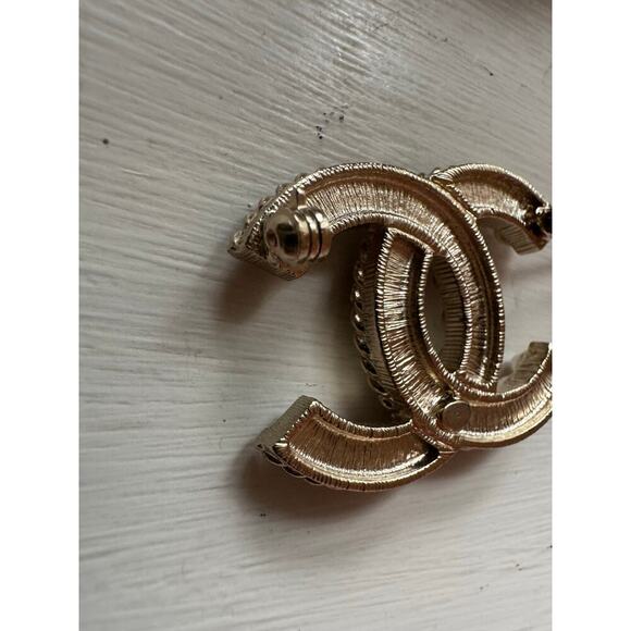529 Chanel Pearl and Rhinestone Brooch - Picture 4 of 7